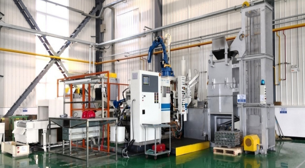 東芝 135T　&  安川 多軸機器人 MH24