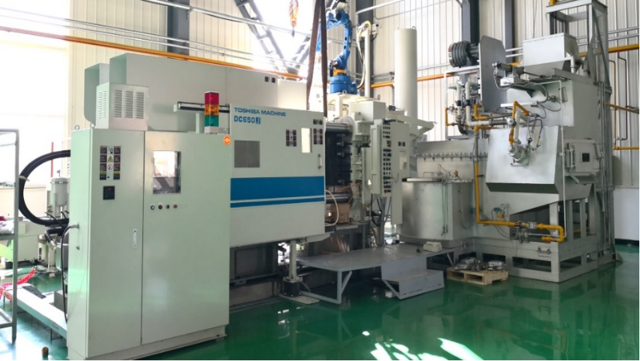 東芝 650T　&  安川 多軸機器人 MH50Ⅱ